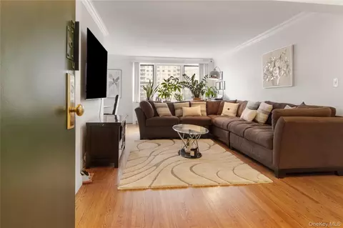 609 Kappock St #8G, New York, NY 10463
