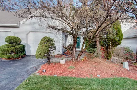 14 Woodbine Dr, Highland Mills, NY 10930
