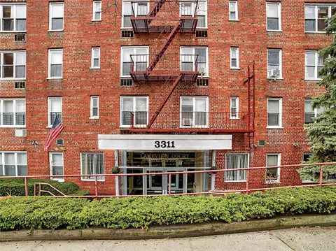 3311 Giles Pl #2D, Bronx, NY 10463
