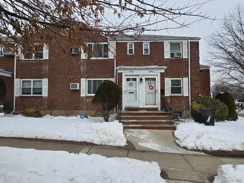 7019 261st St #122E6, Glen Oaks, NY 11004