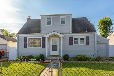 622 Wellelein Rd, Uniondale, NY 11553