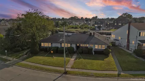 2436 Hempstead Ln, Wantagh, NY 11793