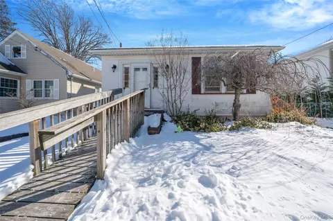 21 Park Ave, Malverne, NY 11565