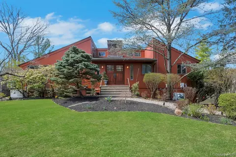 837 Sherry Dr, Clarkstown, NY 10989