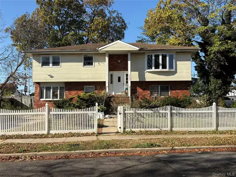 2842 Dahlia Ave, Baldwin, NY 11510