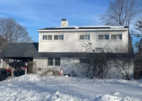 39 Beacon Ln, Hicksville, NY 11801