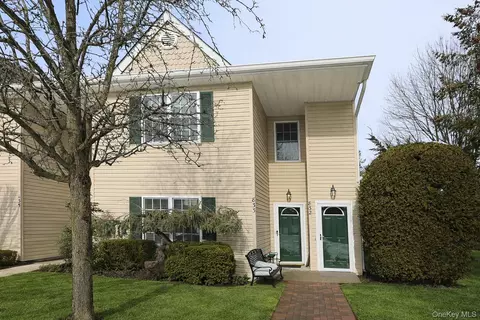 833 Madeira Blvd, Melville, NY 11747