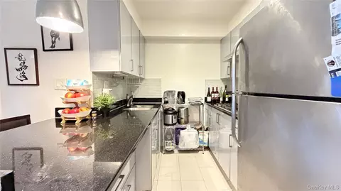 Kitchen - 13870 Elder Ave #4S, Flushing, NY 11355 photo 1 of 1