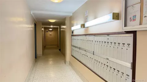 Entry Way - 13870 Elder Ave #4S, Flushing, NY 11355 photo 1 of 1