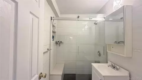 Bath - 13870 Elder Ave #4S, Flushing, NY 11355 photo 1 of 1