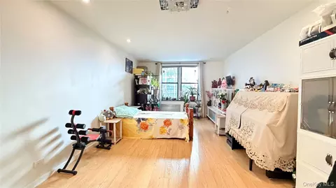 Bedroom - 13870 Elder Ave #4S, Flushing, NY 11355 photo 2 of 2