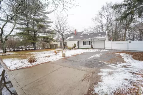 382 Jamaica Ave, Medford, NY 11763