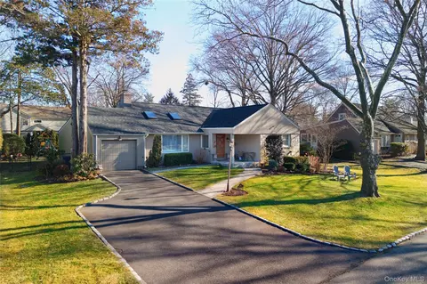 26 Midland Rd, North Hempstead, NY 11577