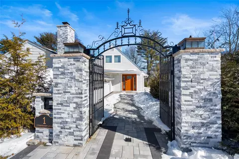 1 Strawberry Ln, North Hempstead, NY 11577