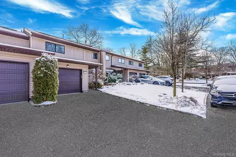 105 Northgate Cir, Melville, NY 11747