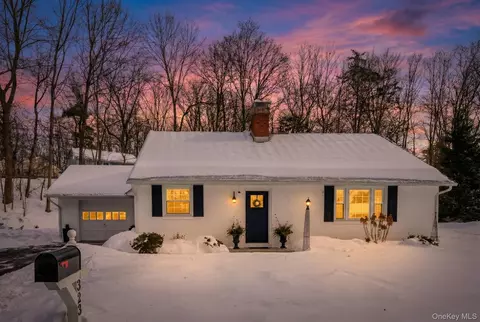 323 Hillside Ave, Hurley, NY 12443