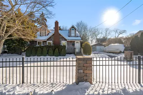 4 Wilson St, Brookhaven, NY 11772