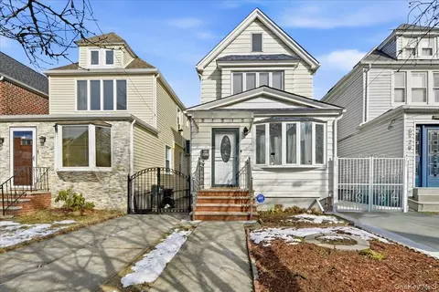 69-27 Manse St, New York, NY 11375