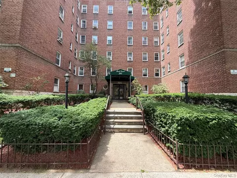 765 Bronx Riv #3F, Yonkers, NY 10708
