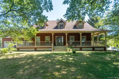 1 Far Horizons Dr, Newburgh, NY 12550