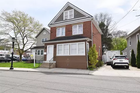 34 S Front St, Farmingdale, NY 11735