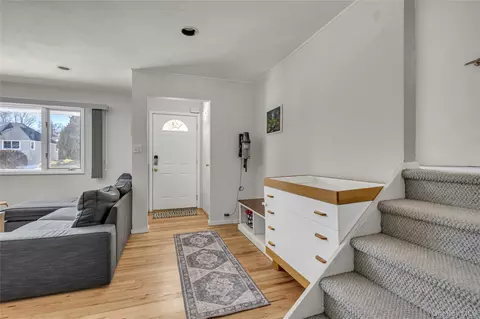 34 Roxbury Rd, North Hempstead, NY 11050