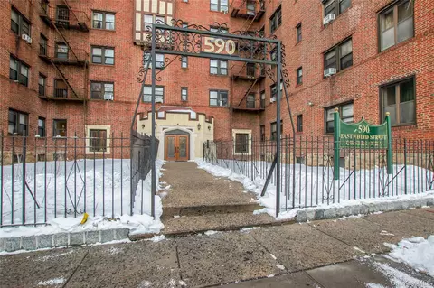 590 E Third St #2D, Mount Vernon, NY 10553