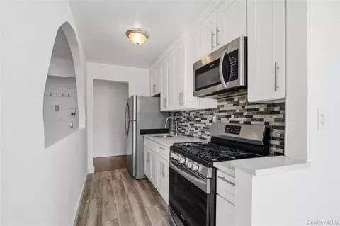 7510 Yellowstone Blvd #5F, New York, NY 11374