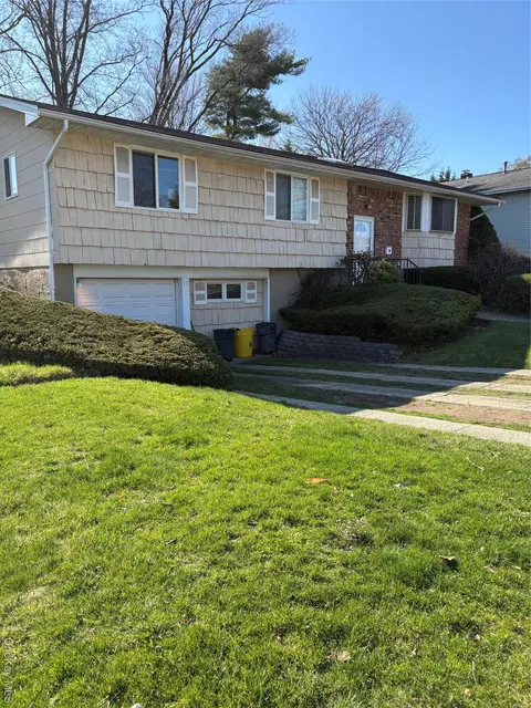 11 Delaware Ave, Jericho, NY 11753