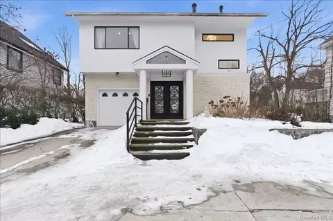 12 Red Brook Rd, North Hempstead, NY 11024