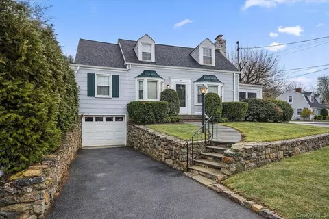 30 Argyle Rd, Rye Brook, NY 10573