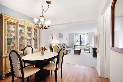22424 Union Tpke #2O, New York, NY 11364
