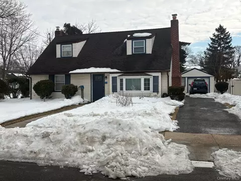 95 Horton Ave, Valley Stream, NY 11581