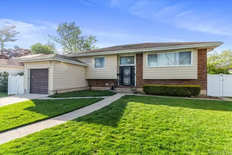 847 Oliver Ave, Valley Stream, NY 11581