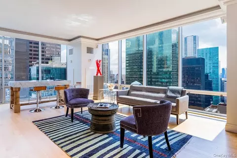 641 5th Ave #33D, New York, NY 10022