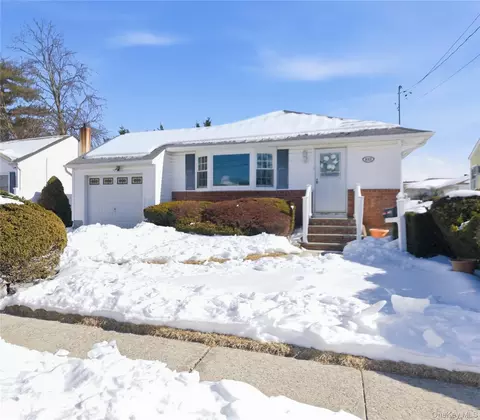633 Evelyn Ave, East Meadow, NY 11554