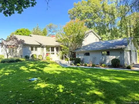 5 Shore Dr, Setauket, NY 11733