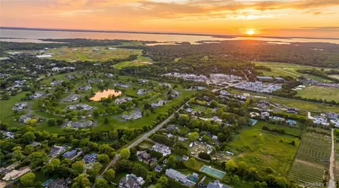 50 Tuckahoe Ln, Southampton, NY 11968