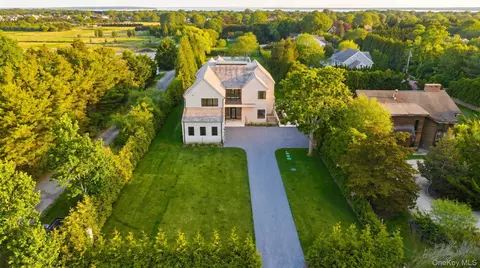 50 Tuckahoe Ln, Southampton, NY 11968