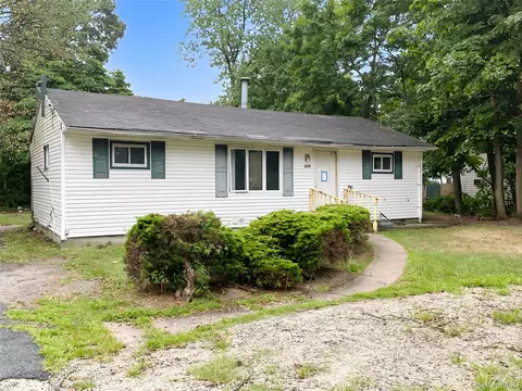108 Suffolk Ave, Brentwood, NY 11717