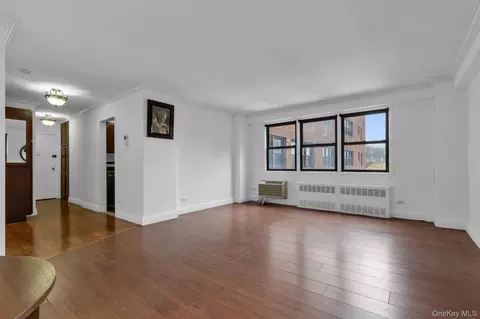 579 W 215th St #7C, New York, NY 10034