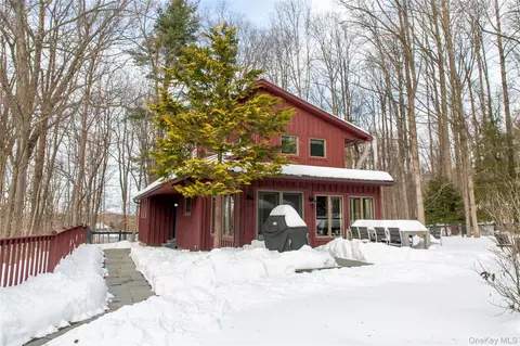 37 Williams Rd, Red Hook, NY 12571