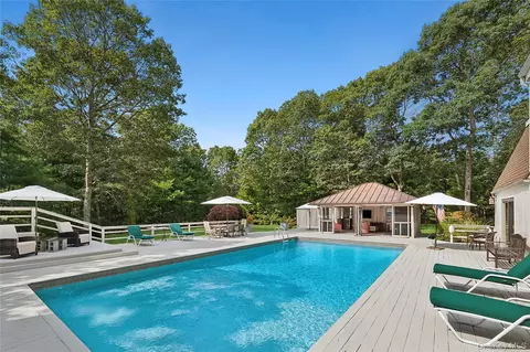 11 Sandown Ct, Wainscott, NY 11975