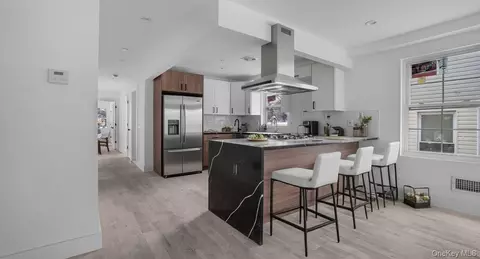 Entry Way - 338 E 234th St, New York, NY 10470 photo 1 of 4
