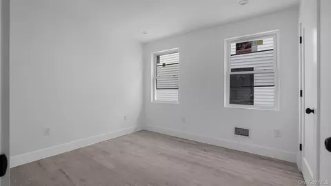 Bedroom - 338 E 234th St, New York, NY 10470 photo 3 of 5