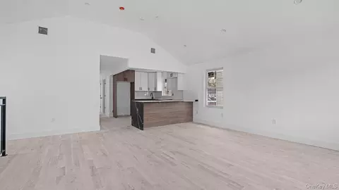 Entry Way - 338 E 234th St, New York, NY 10470 photo 3 of 4