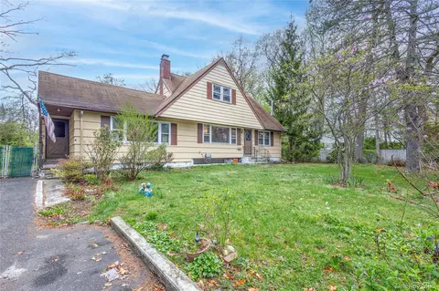 20 Olympia St, Port Jefferson Station, NY 11776