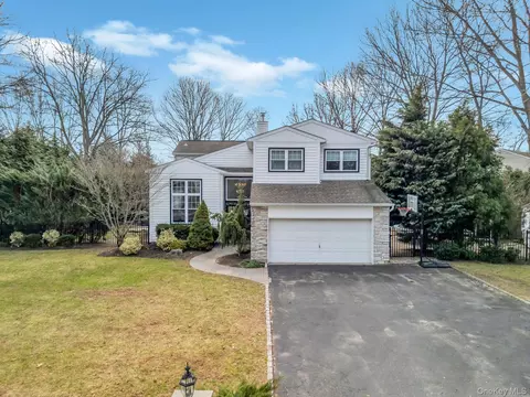 40 Arbor Field Way, Lake Grove, NY 11755
