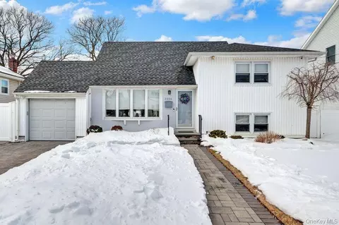 3354 2nd St, Oceanside, NY 11572