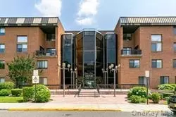 1 Ipswich Ave #225, North Hempstead, NY 11021